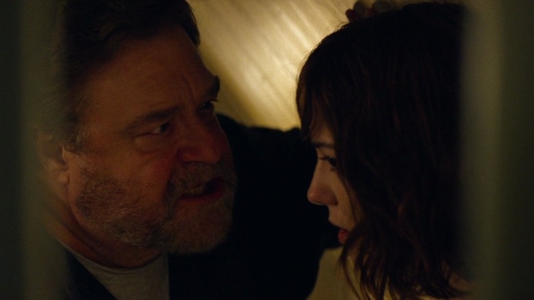 John Goodman speaks to Mary Elizabeth Winstead 