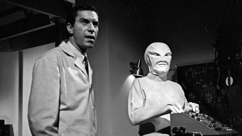 The Outer Limits' Martin Landau with alien