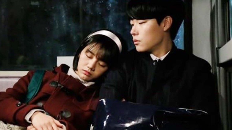 Deok-sun (Lee Hye-ri) rests her head on Jung-hwan (Ryu Jun-yeol) in Reply 1988