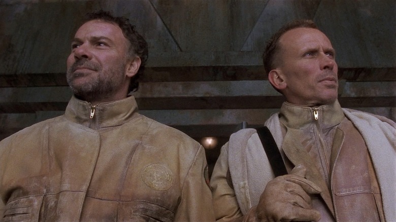 Lieutenant Elberak (Ron White) and Commander Hendricksson (Peter Weller) go outside in Screamers