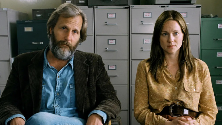 Jeff Daniels sitting with Laura Linney