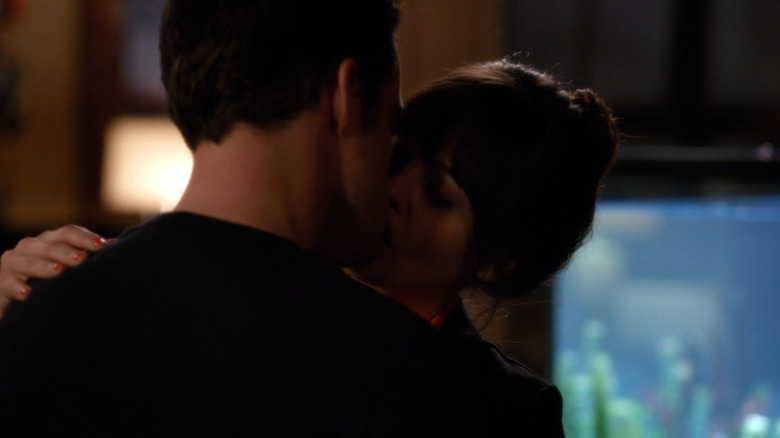 Nick and Jess kissing on New Girl