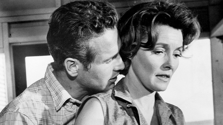 Paul Newman nuzzle Patricia Neal in Hud