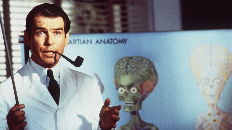 Pierce Brosnan presentation pipe Mars Attacks