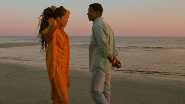 Sarita Choudhury as Mina and Denzel Washington as Demetrius Williams on the beach in Mississippi Masala