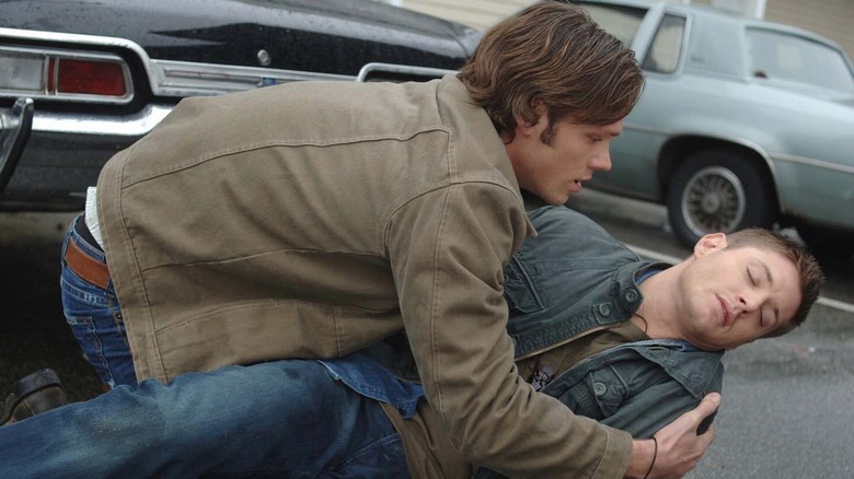 Sam cradles dead Dean Supernatural