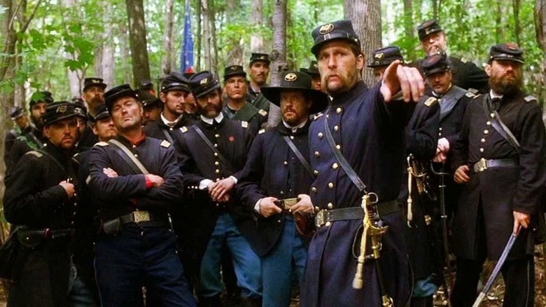 Jeff Daniels as Colonel Chamberlain points for his men in Gettysburg