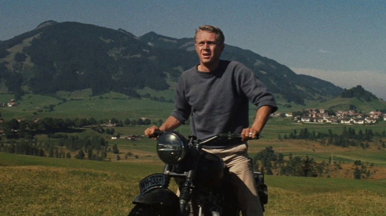 Steve McQueen as Hilts rides a motorcycle through the countryside in The Great Escape