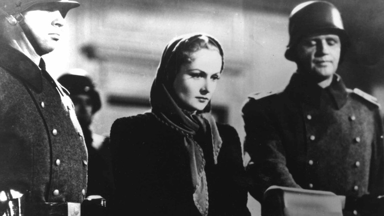 Maria (Carole Lombard) flanked by German soldiers in To Be or Not to Be