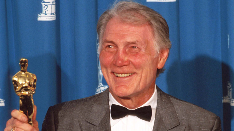 Jack Palance holding Oscar statuette in 1992