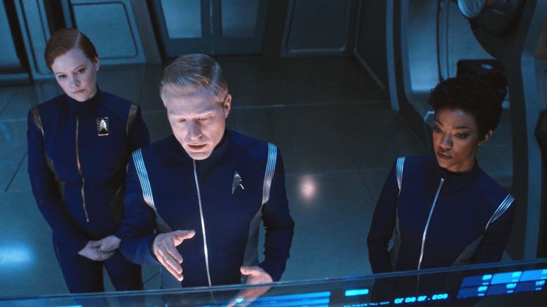 Stamets (Anthony Rapp) explains the engine to Tilly (Mary Wiseman) and Burnham (Sonequa Martin-Green) in Star Trek: Discovery