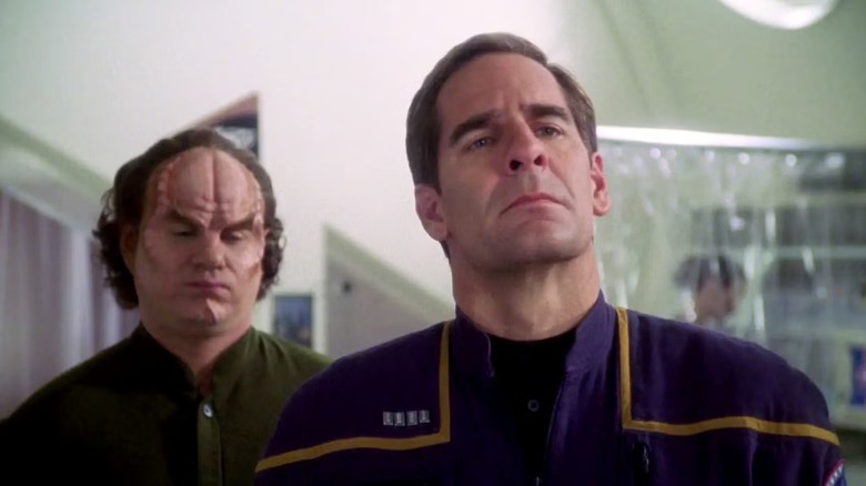 Phlox (John Billingsley) looks dejected behind Archer (Scott Bakula) in Star Trek: Enterprise