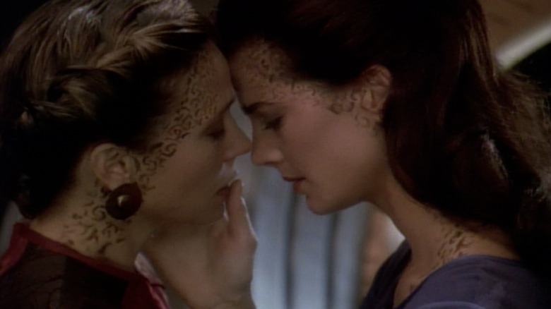 Jadzia Dax (Terry Farrell) caresses Lenara Kahn (Susanna Thompson) in Star Trek: Deep Space Nine