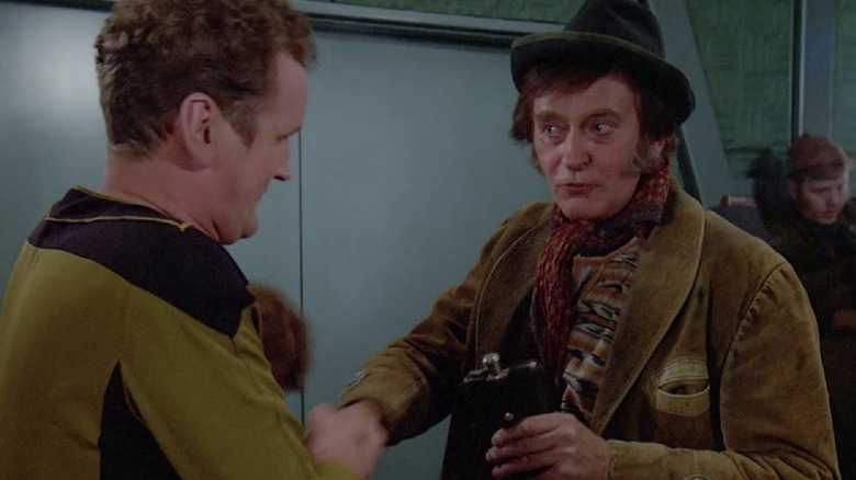 Miles O'Brien (Colm Meaney) meets Danilo Odell (Barrie Ingham) in Star Trek: The Next Generation