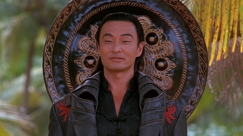 Cary-Hiroyuki Tagawa as Shang Tsung standing in front of a throne in the 1995 Mortal Kombat film