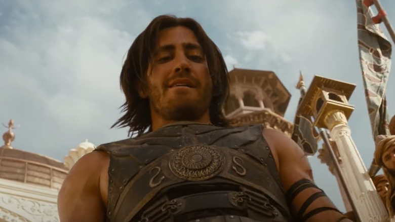 Jake Gyllenhaal as Prince Dastan smirking in Prince of Persia: The Sands of Time