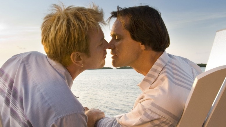 Steven and Phillip kissing on beach I Love You Phillip Morris