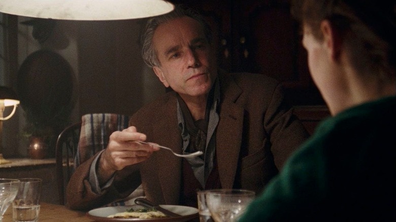 Reynolds Woodcock eating breakfast in Phantom Thread