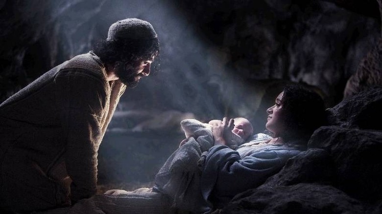 Oscar Isaac and Keisha Castle-Hughes in The Nativity Story