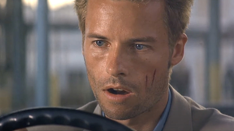 Guy Pearce scratched face