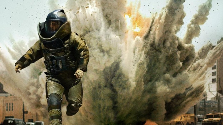 Jeremy Renner runs from explosion