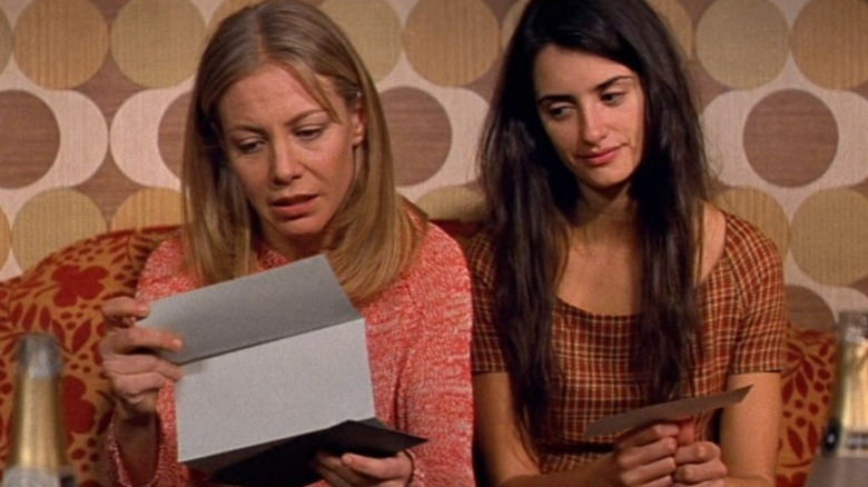 Cecilia Roth and Penelope Cruz looking at letter