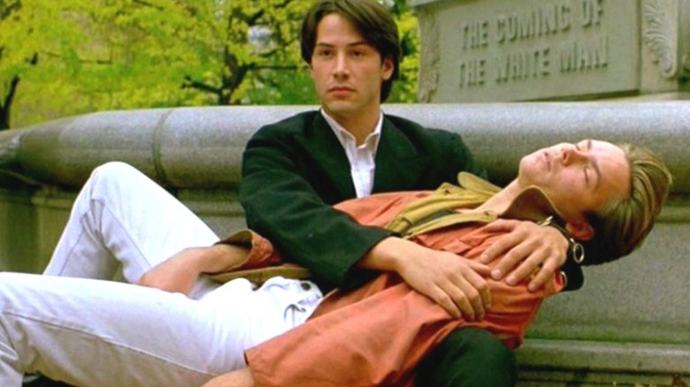 Keanu Reeves holding River Phoenix