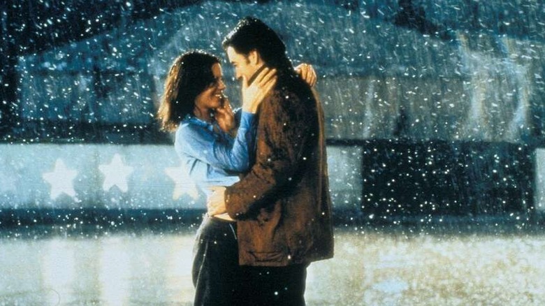 Kate Beckinsale and John Cusack ice skate in Serendipity