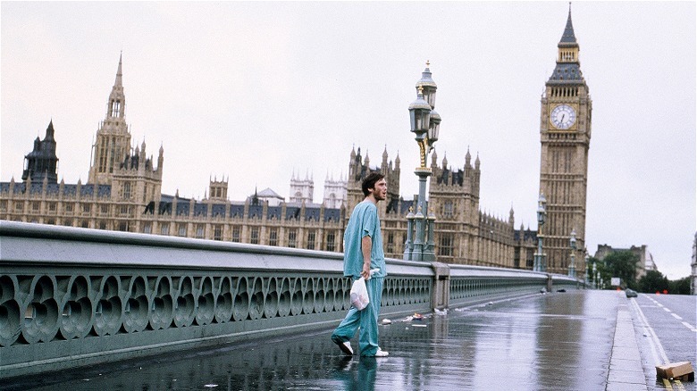 Murphy alone on London bridge