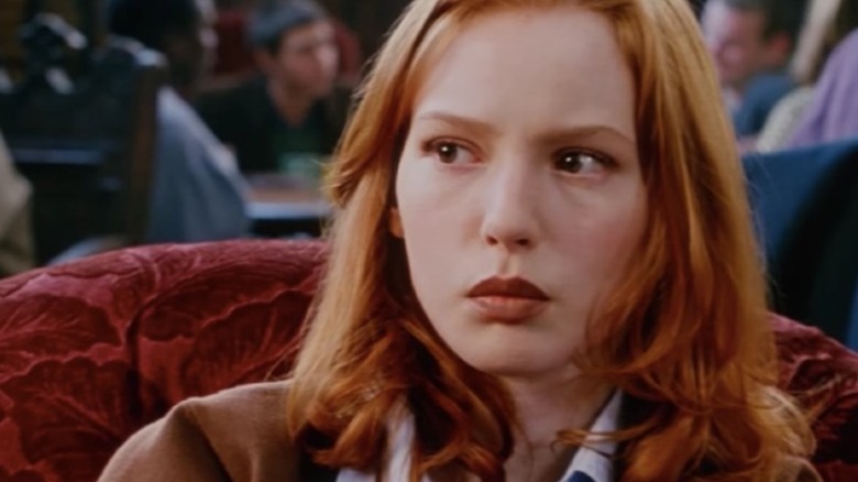 Alicia Witt looking suspiciously offscreen 