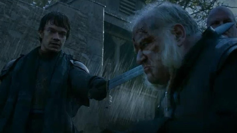 Theon executes Rodrik