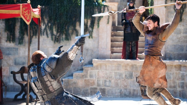 Oberyn attacks Mountain with spear