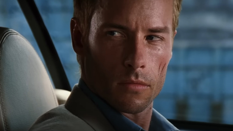 Guy Pearce as Leonard Shelby looks devious in a car in Memento