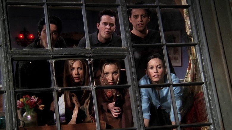 Friends' Ross, Chandler, Joey, Rachel, Phoebe, and Monica looking through a window