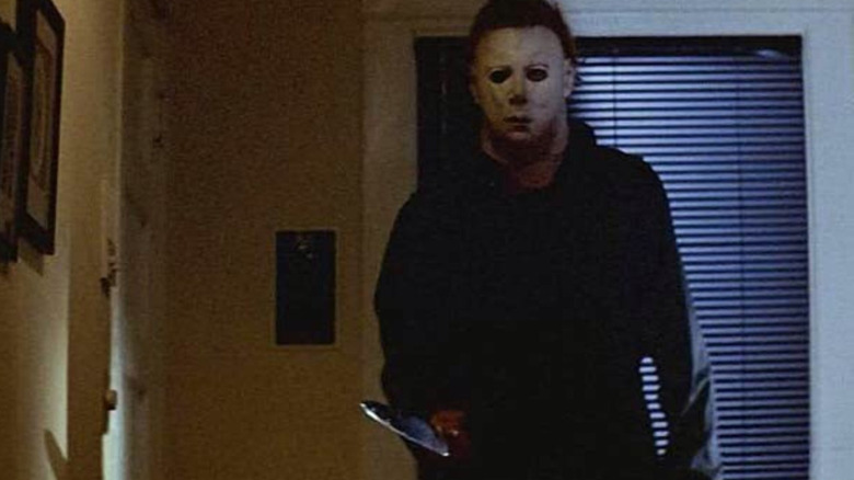 Michael Myers holds knife