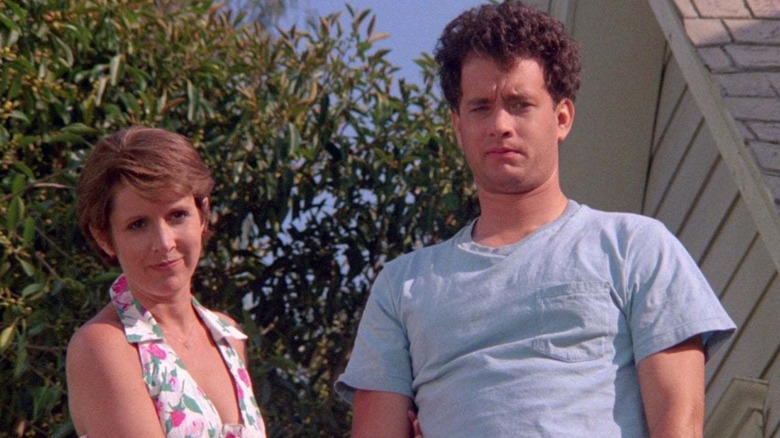 Tom Hanks and Carrie Fisher in the backyard in the burbs