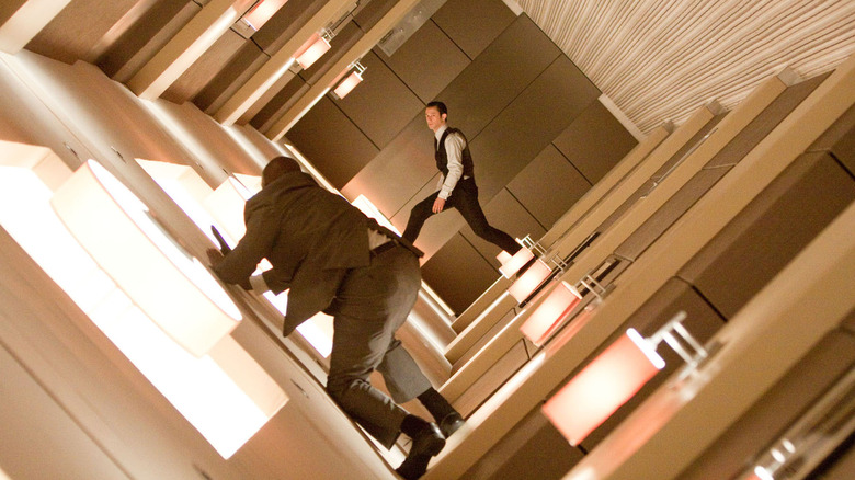 Joseph Gordon-Levitt walking along the walls of a rotating corridor