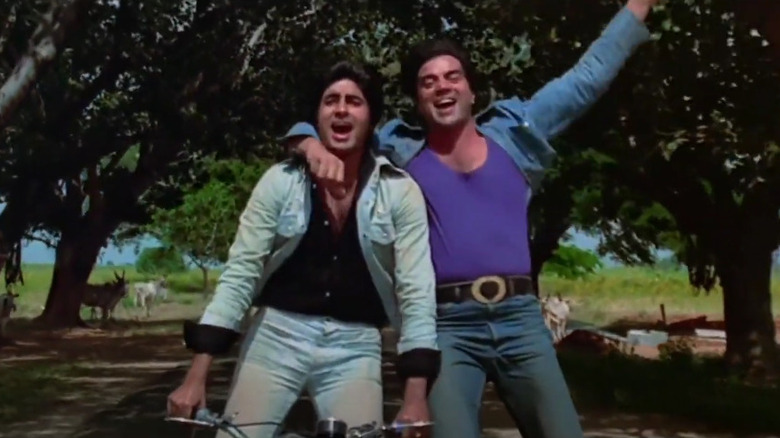 Amitabh Bachchan and Dharmendra singing from a motorcycle and sidecar