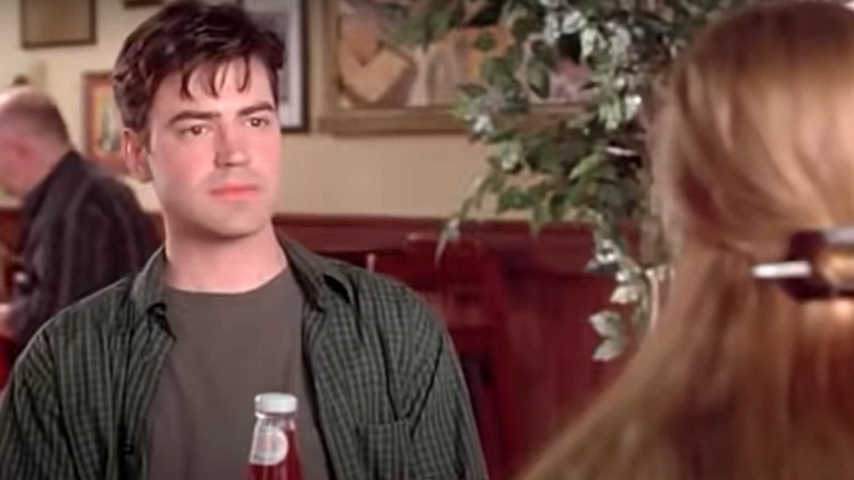 Ron Livingston and Jennifer Aniston in restaurant