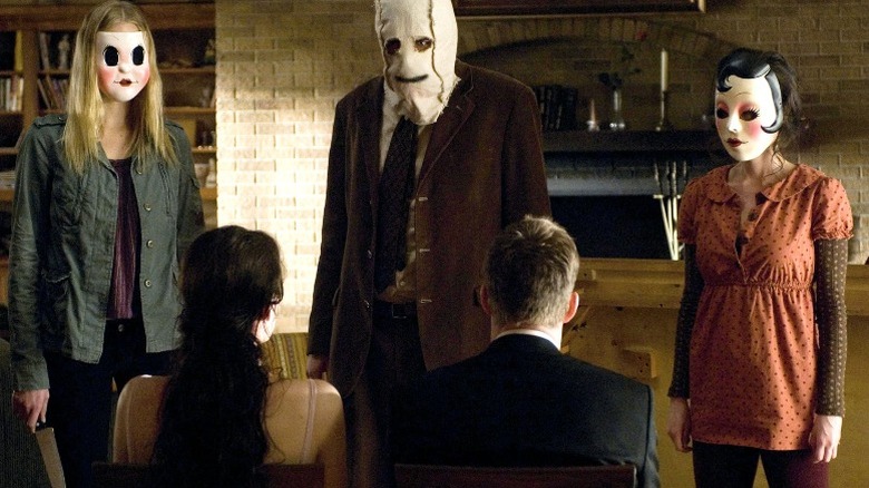 Masked strangers threaten Liv Tyler and Scott Speedman