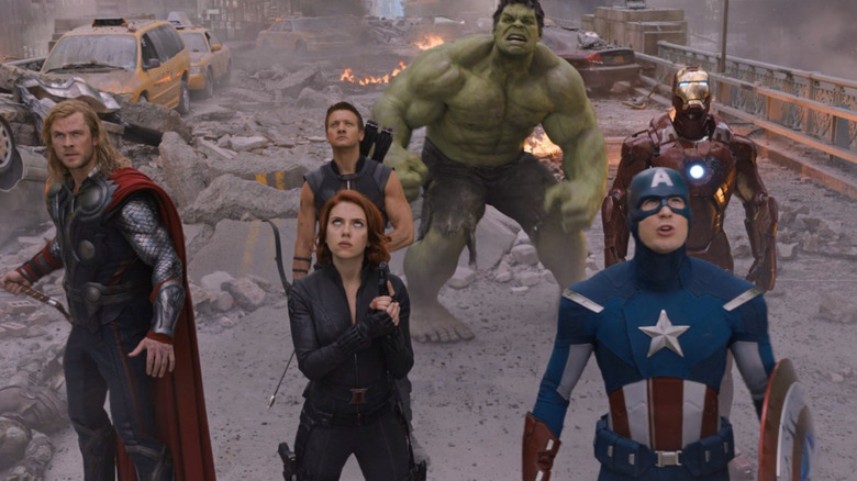 Chris Hemsworth, Jeremy Renner, Scarlett Johansson, Mark Ruffalo, Chris Evans, and Robert Downey Jr. in The Avengers