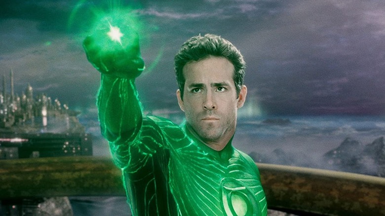 Ryan Reynolds uses ring