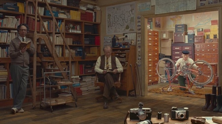 Wally Wolodarsky, Bill Murray and Owen Wilson in library "The French Dispatch"