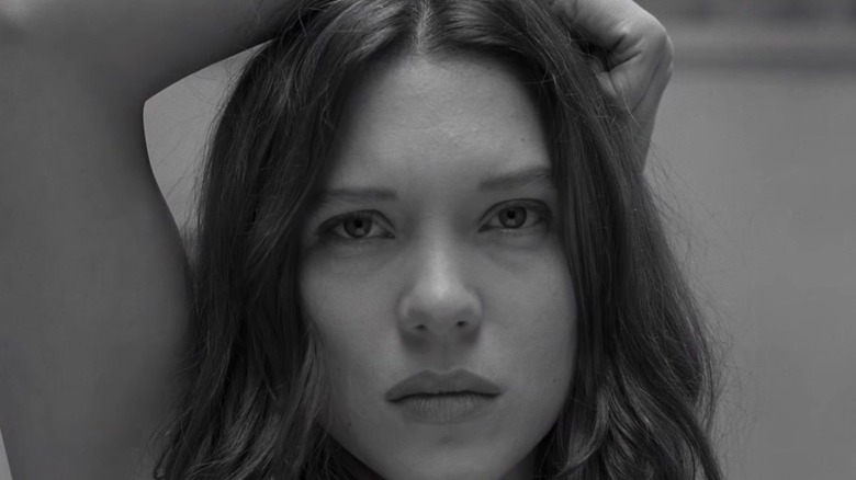 Léa Seydoux hand on head in "The French Dispatch"