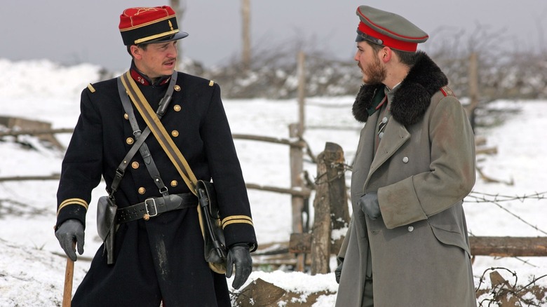 French and German soldiers chatting