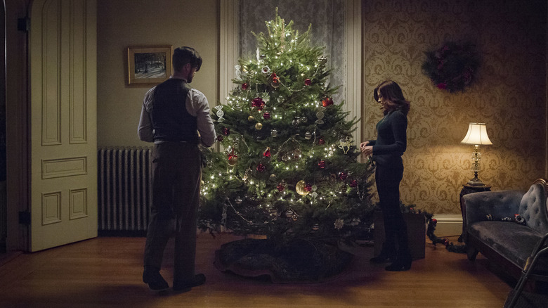 Kate and Daniel decorating tree