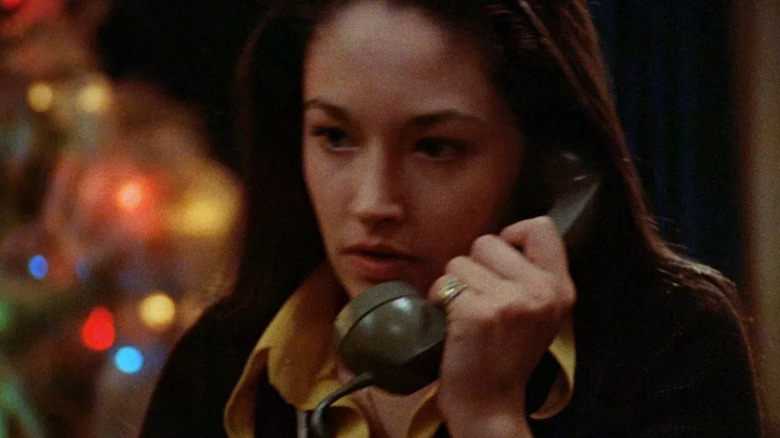 Jess holds the phone in Black Christmas (1974)