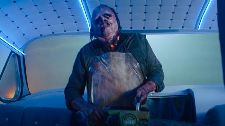 Leatherface (Mark Burnham) menaces in Texas Chainsaw Massacre (2022)