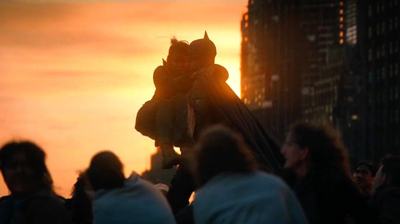 Batman carrying woman - The Batman 2022