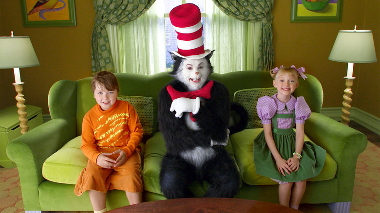 Spencer Breslin, Mike Myers, and Dakota Fanning in Dr. Seuss' The Cat in the Hat